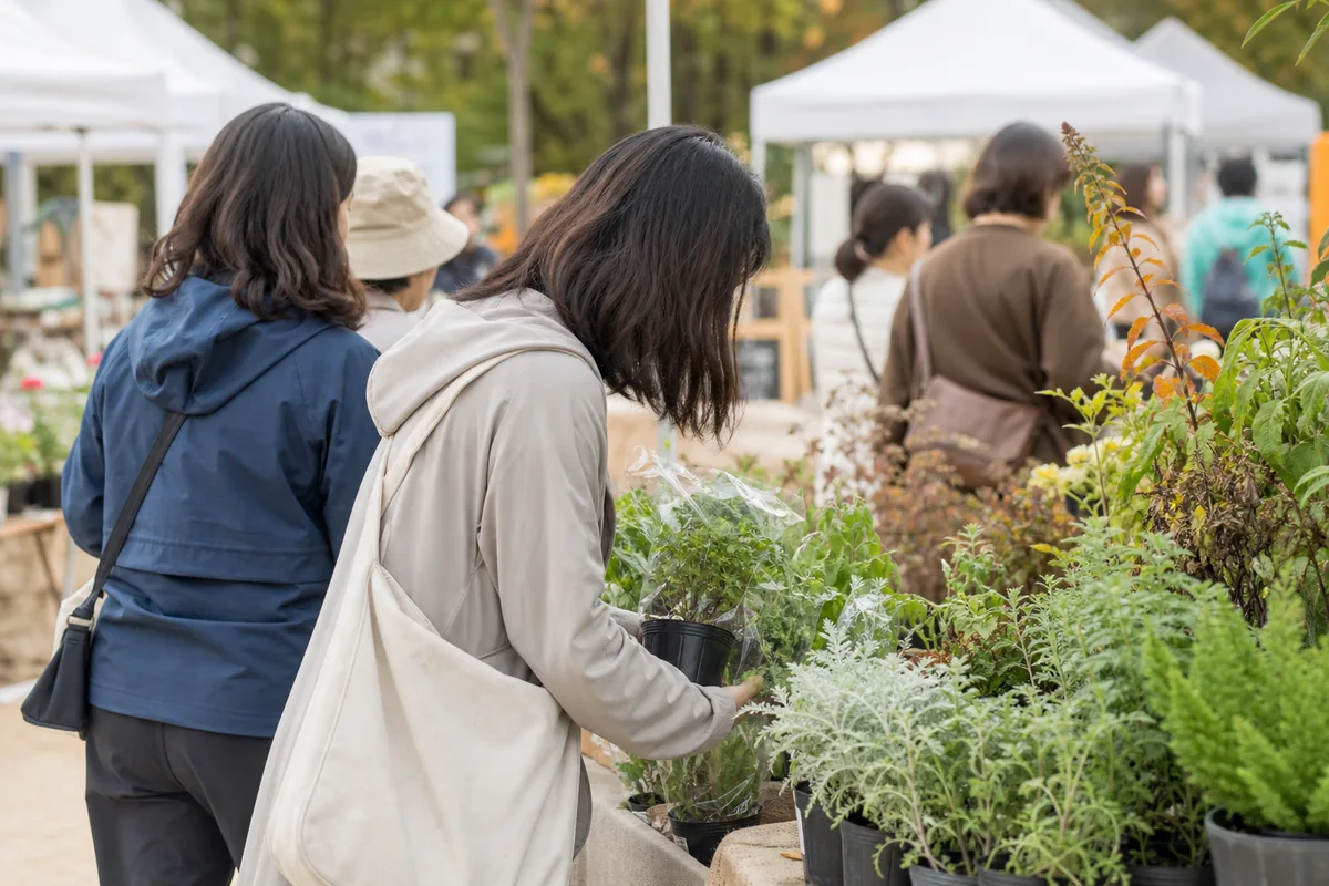 Garden Market and hands-on booths at the seoul international garden show with visitors browsing plants and event displays
